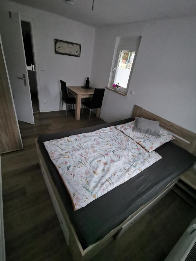 Privates Zimmer In Ruhiger Lage Heidenheim-Steinheim Am Albuch Extérieur photo